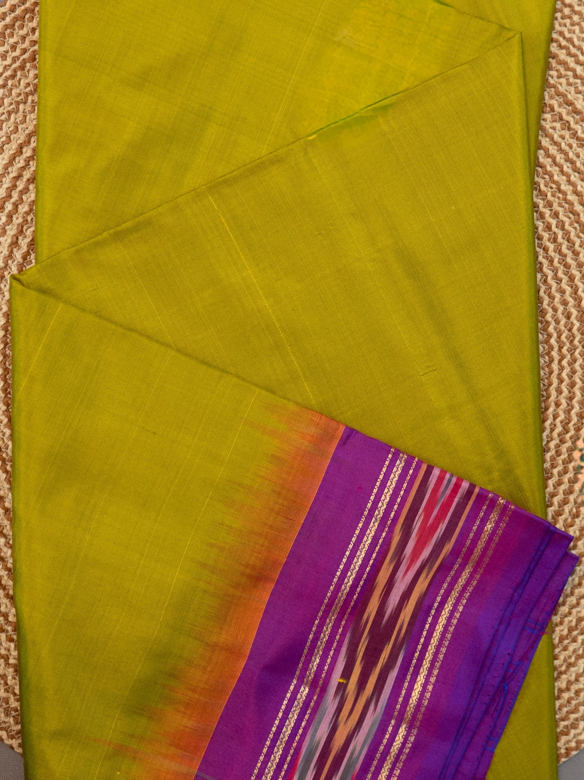 Pure Pochampally Plain Silk Saree in Green with Pink Patola Border & Patola Pallu (Without Blouse)