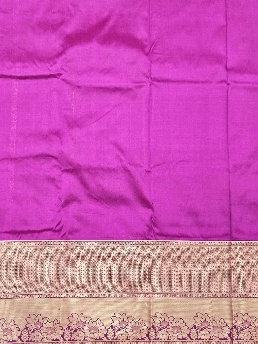 Kanchivaram golden line weaves saree in olive green color with geometric weaves