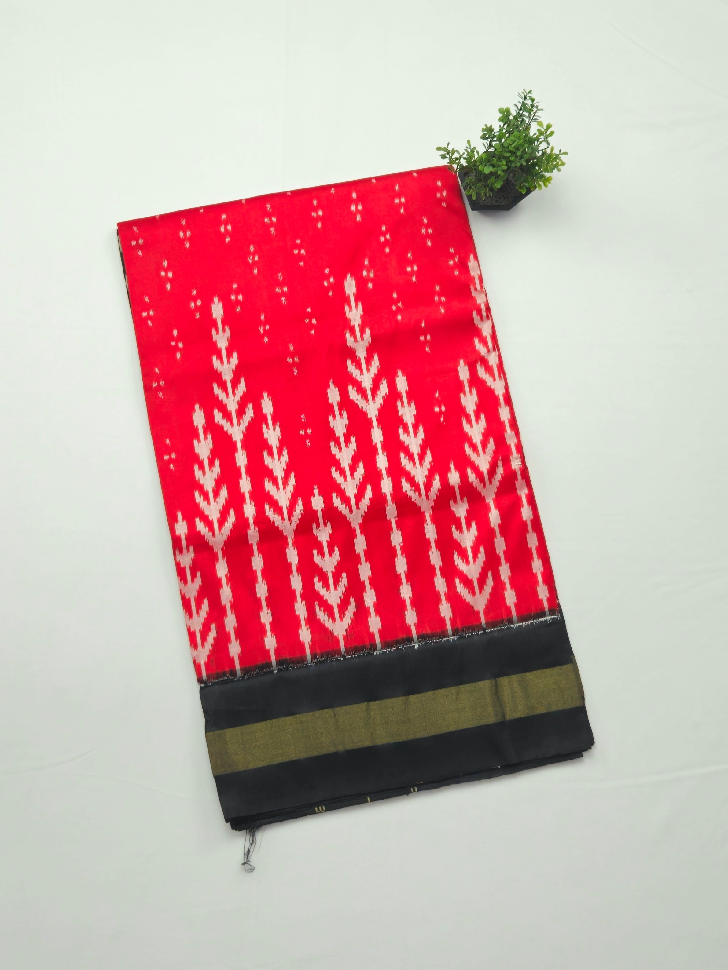 Pure Pochampally silk saree with contrast Blouse