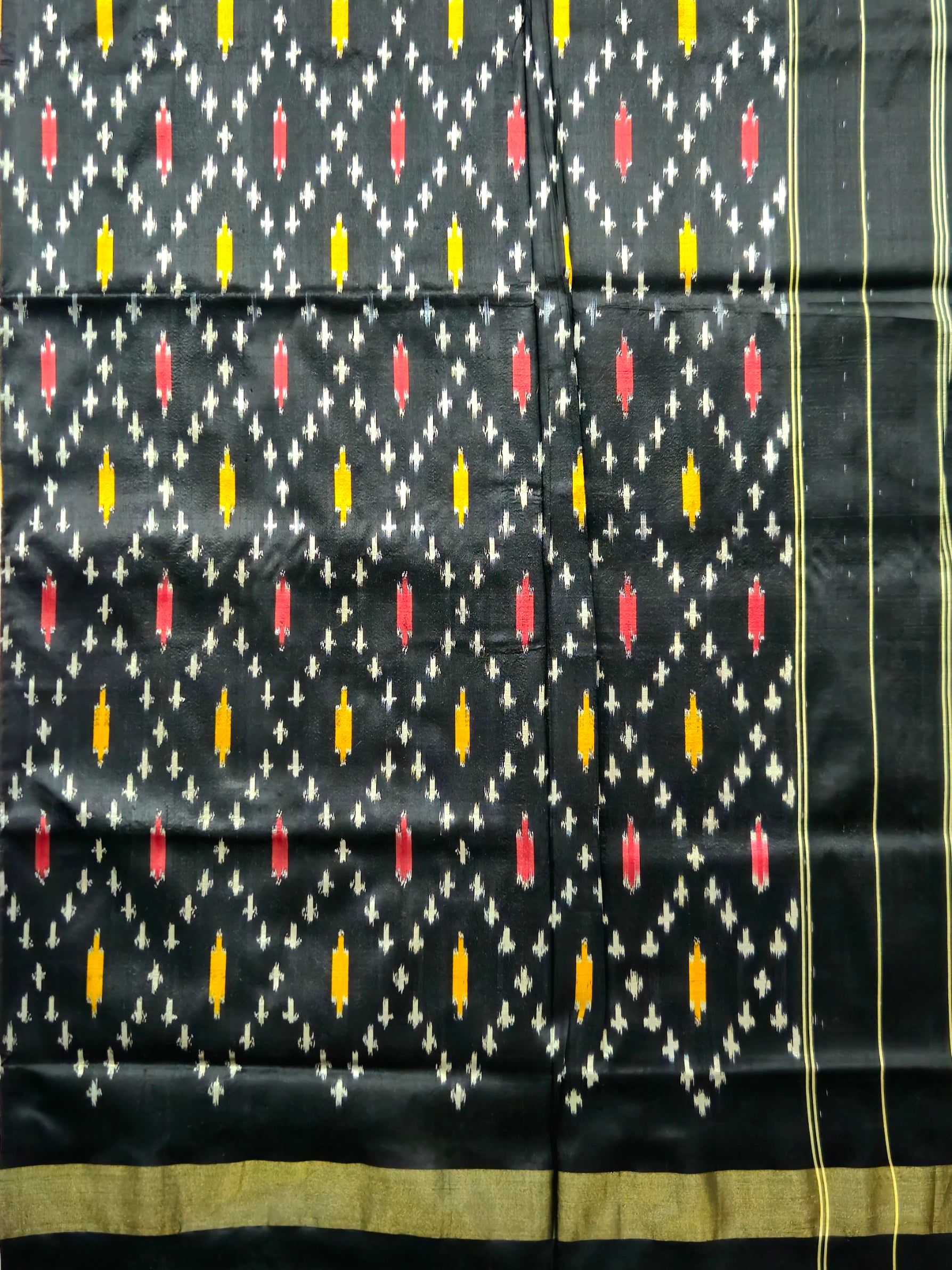 Pure Pochampally silk saree with contrast Blouse