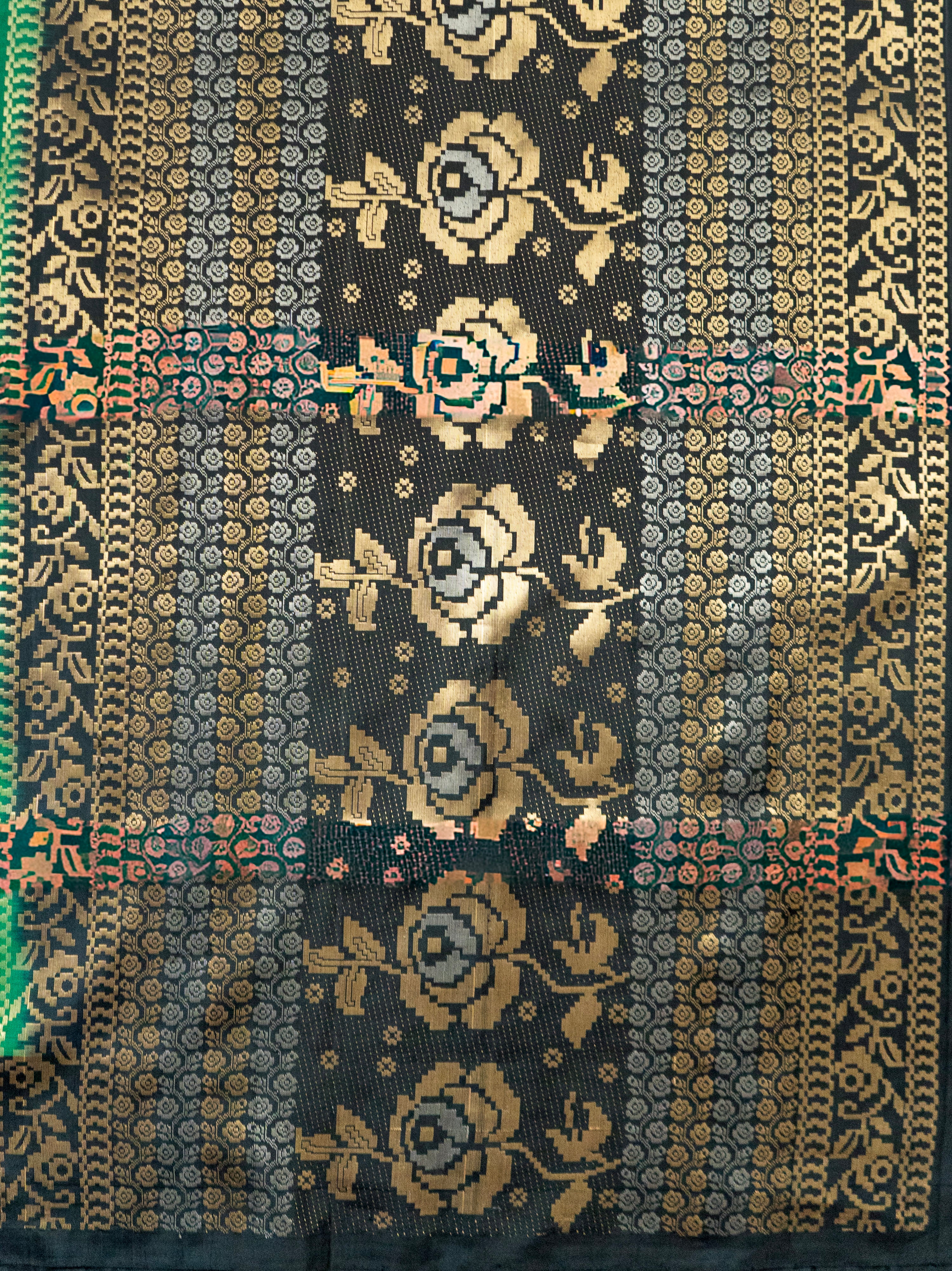 Pure Pochampally Silk Saree in Emerald Green with Butta Weaving & Black Zari Pallu