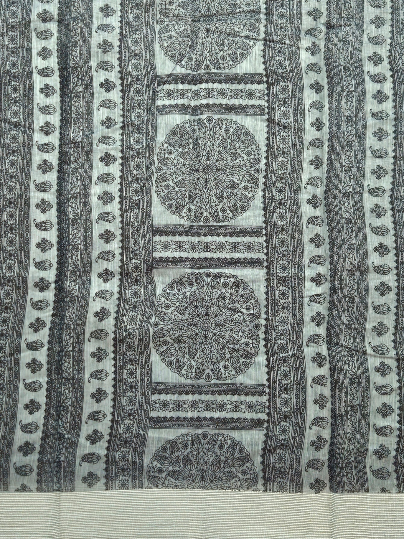 Kalamkari saree in Grey color with designer printed pallu and plain blouse