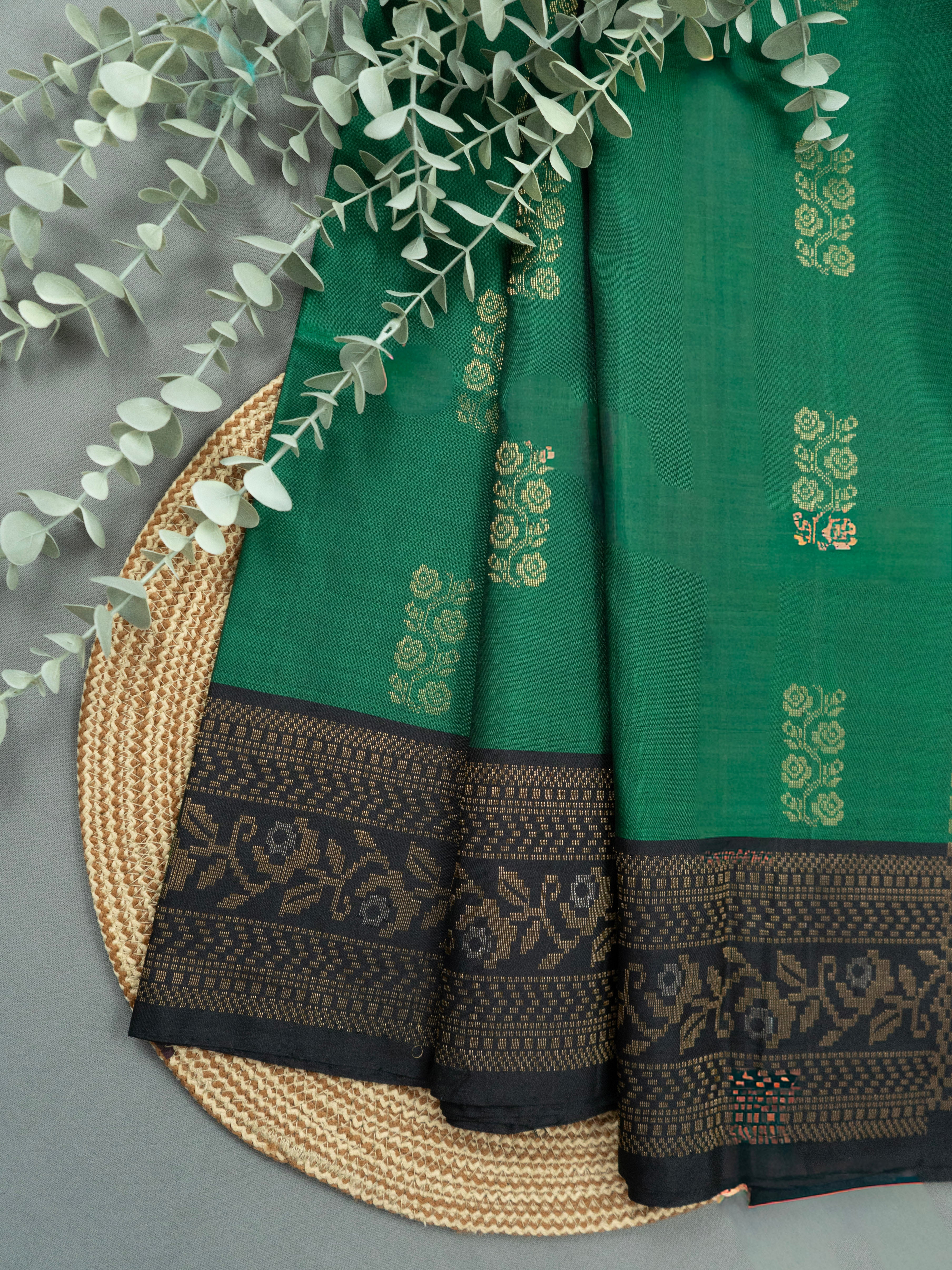 Pure Pochampally Silk Saree in Emerald Green with Butta Weaving & Black Zari Pallu