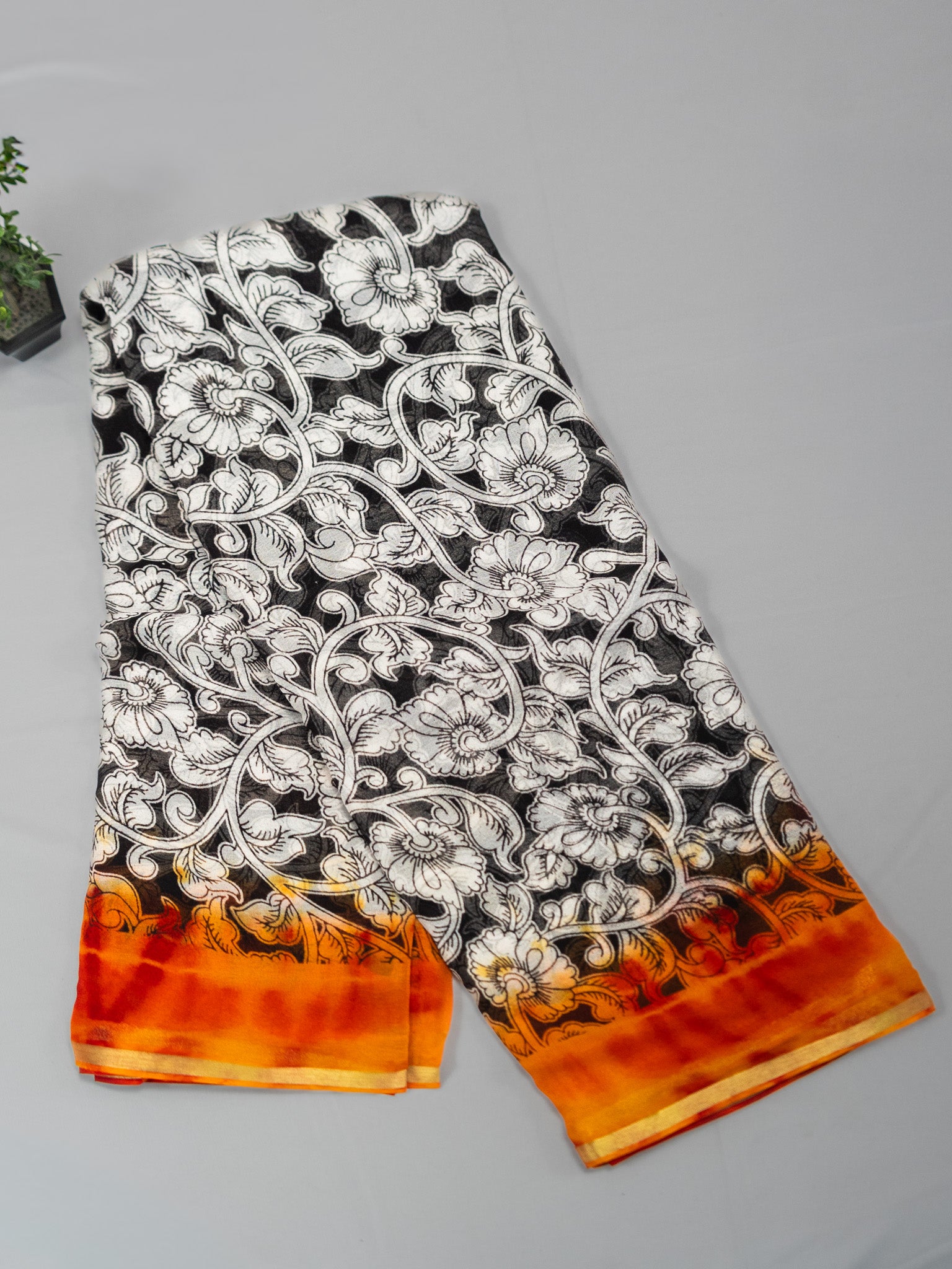 Pure Georgette Designer Saree with Vibrant Body & Matching Pallu & Border