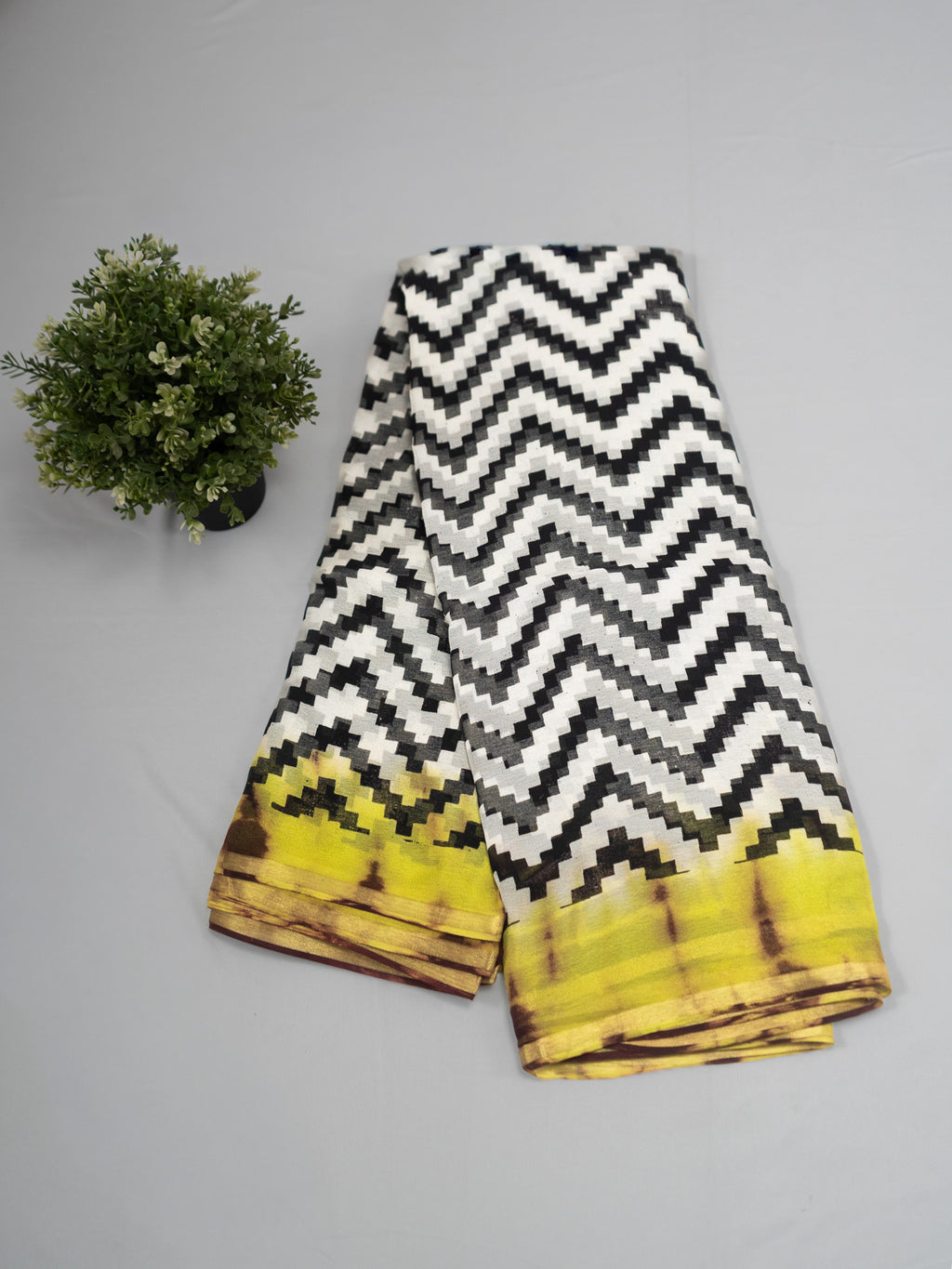 Pure Georgette Designer Saree with Vibrant Body & Matching Pallu & Border