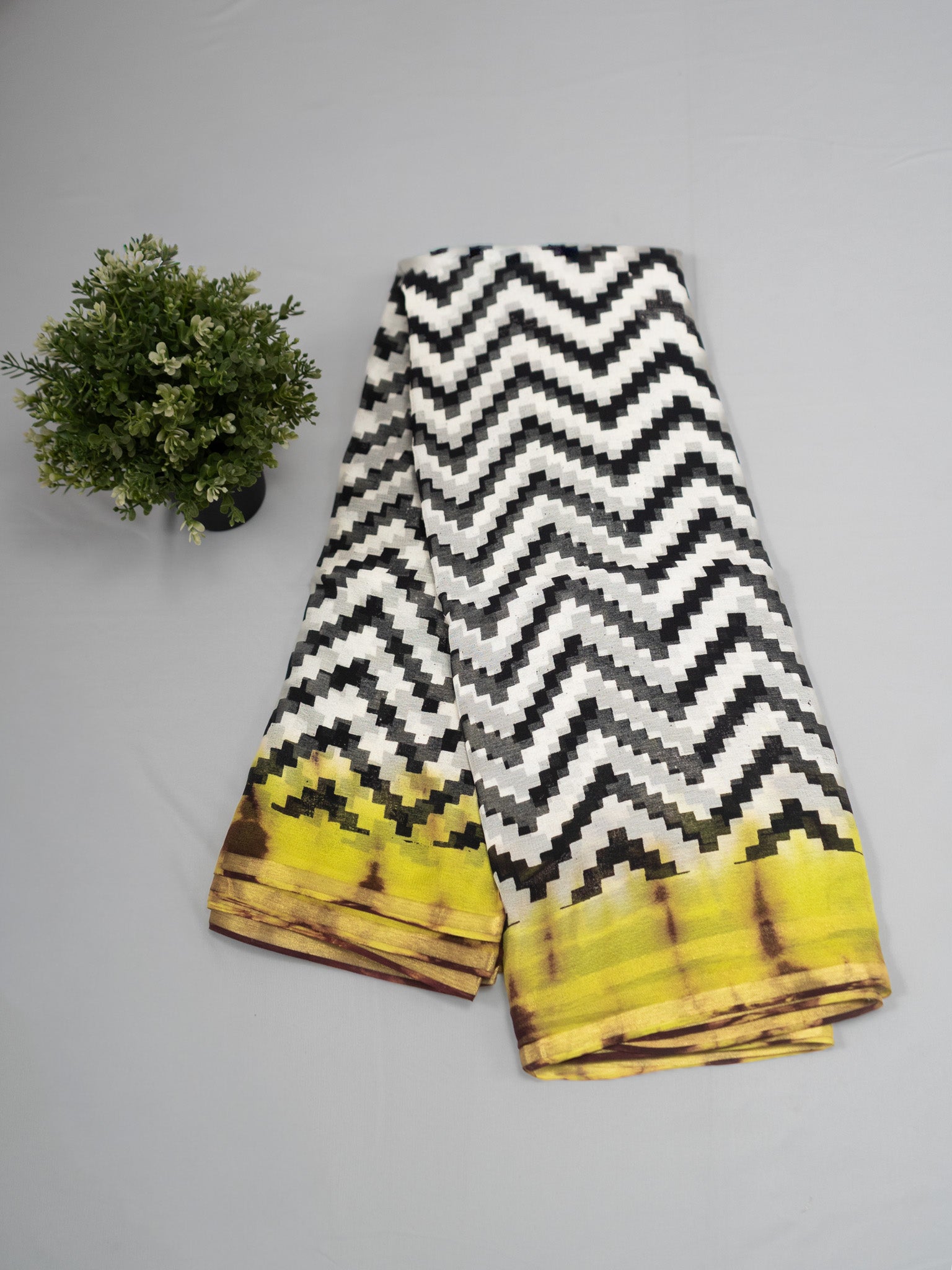 Pure Georgette Designer Saree with Vibrant Body & Matching Pallu & Border