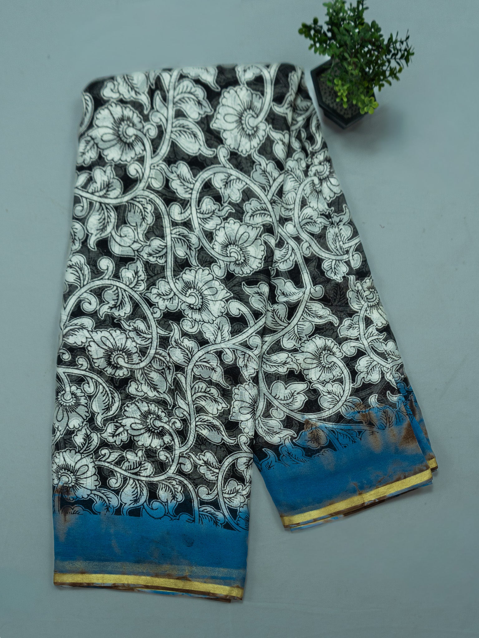 Pure Georgette Designer Saree with Vibrant Body & Matching Pallu & Border